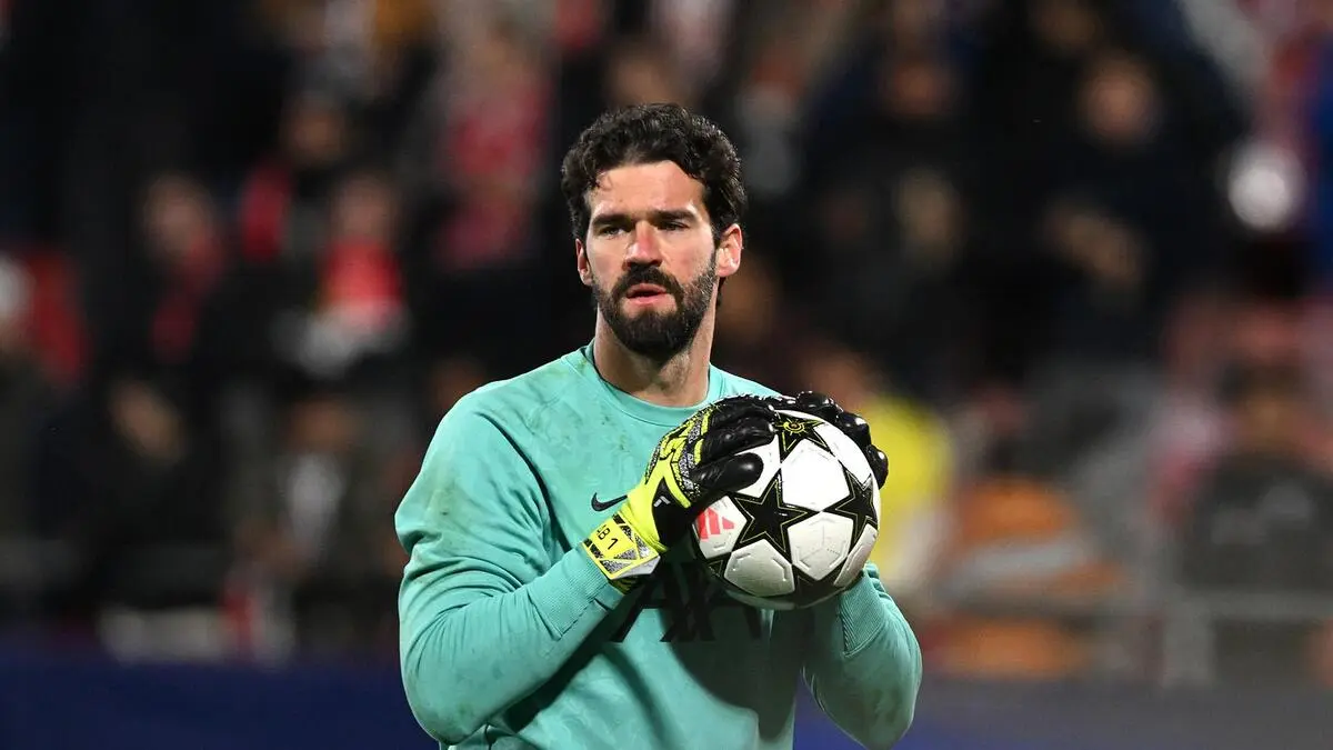 Top 10 goalkeepers in the world 2024/25